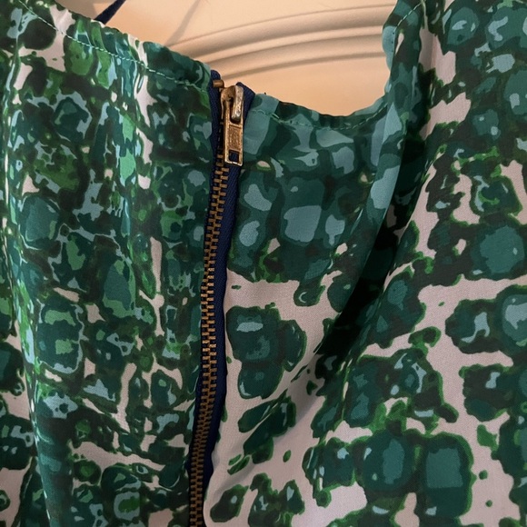 Jennifer Lopez Sleek Green Patterned Large Tiered Sleeve Blouse Women’s size S - Picture 4 of 15